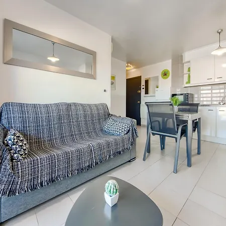 In By The Waterfront * Roses