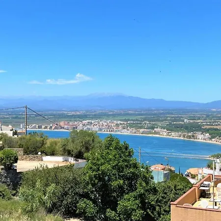 Apartment Roc Mar For 4 Persons *